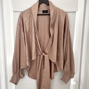 Gorgeous Vici oversized front tie blouse. Never worn.